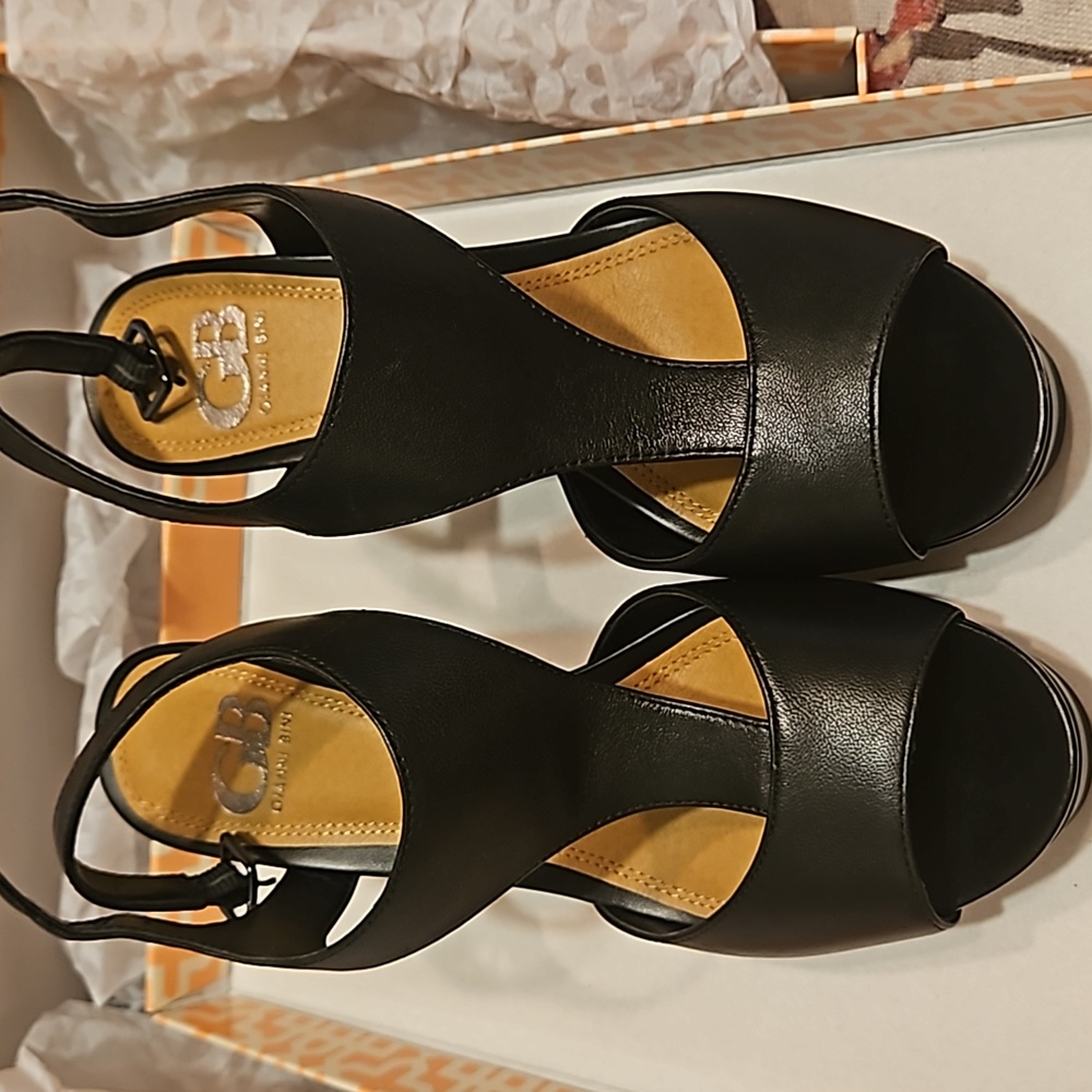 Gianni Bini black heals